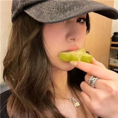 与鹦鹉同住